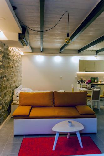 Ruang duduk di Sunny Port Apartment & Rooms