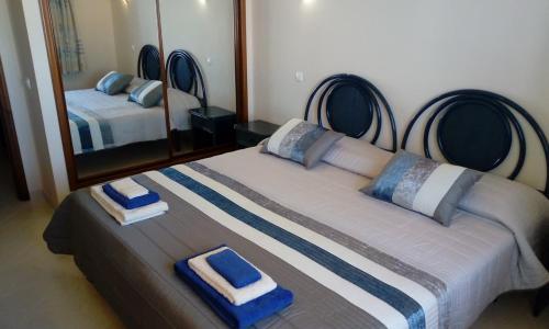 
A bed or beds in a room at Alvor Vila Marachique
