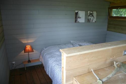 Un pat sau paturi într-o cameră la Les Oliviers