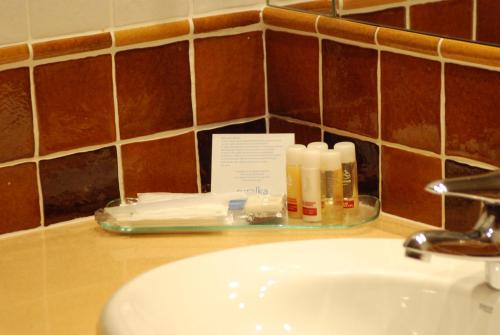 L'Agora Hotelにあるバスルーム
