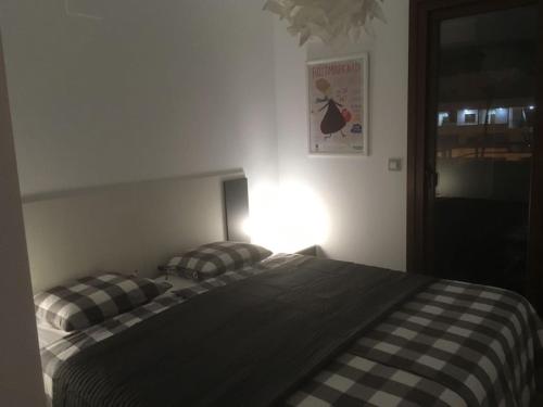 A bed or beds in a room at Oriuelha Costa Terrazas de Campoamor