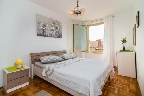 Кровать или кровати в номере Apartment Vesna Kandlerova