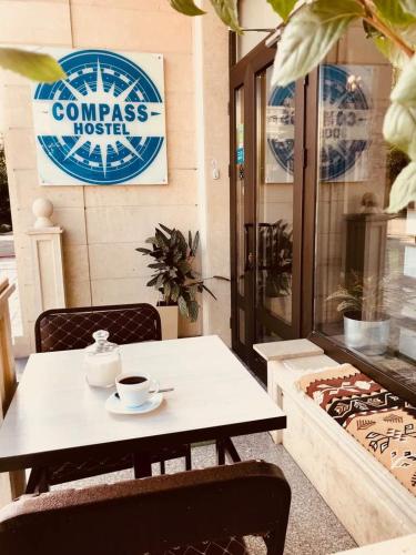 Zona d'estar a Compass Hostel