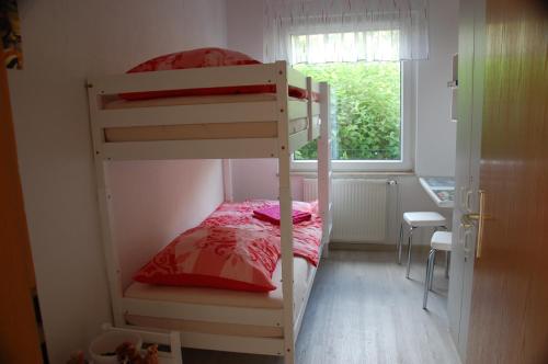 a bunk bed in a small room with a bunk bedutenewayewayangering at Ferienwohnung Prey in Ueckermünde