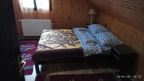 Ein Bett oder Betten in einem Zimmer der Unterkunft Apartman Tošić