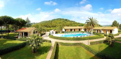 The swimming pool at or close to Lido Azzurro Residence rta