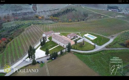 an aerial view of a large house in a field at Relais Pugliano in Monterappoli