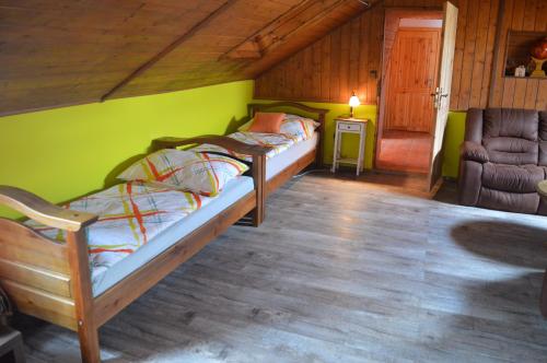 Postel nebo postele na pokoji v ubytování Guest House Haklův Mlýn