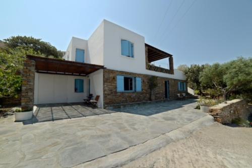 Το κτήριο όπου στεγάζεται  η παραθεριστική κατοικία