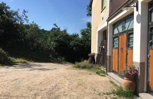 a dirt road next to a building with flower pots at Villa Baronzola in Montevarchi