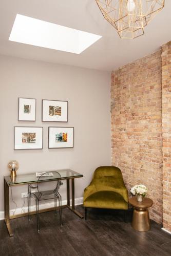 Ruang duduk di Wicker Park Inn