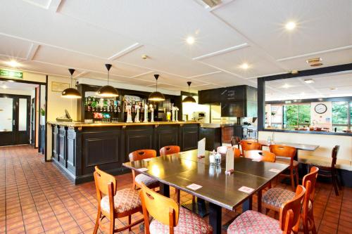 Restoran atau tempat lain untuk makan di Campanile Hotel Dartford