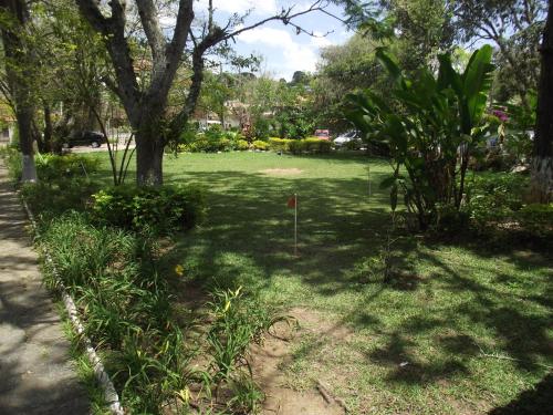 Taman di luar Hotel Miguel Pereira