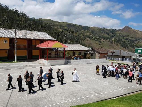 a group of people walking on a basketball court at Hacienda Gonzabal in Loja