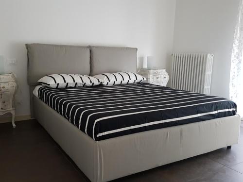 A bed or beds in a room at Casa Savoia