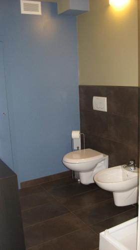a bathroom with a white toilet and a sink at Eco-Residence in Casale Monferrato