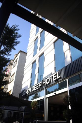 El edificio en el que está el hotel