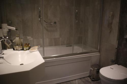 Un baño de Seven Deep Hotel