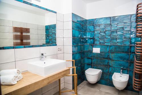 Bilik mandi di Spa Apartments St. Moritz
