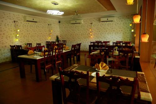 Restaurace v ubytování SAJ Earth Resort & Convention Center , Kochi