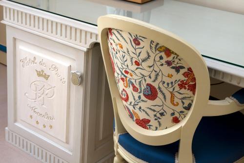 a chair sitting at a desk in a room at Mercure Moulins Centre Hôtel de Paris in Moulins
