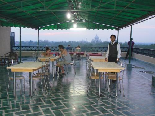 Restoran atau tempat lain untuk makan di Hotel Taj Plaza, VIP Road, Agra