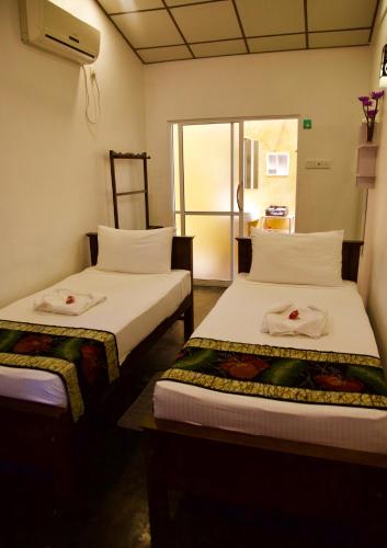 Una cama o camas en una habitación de Glamour Mirissa