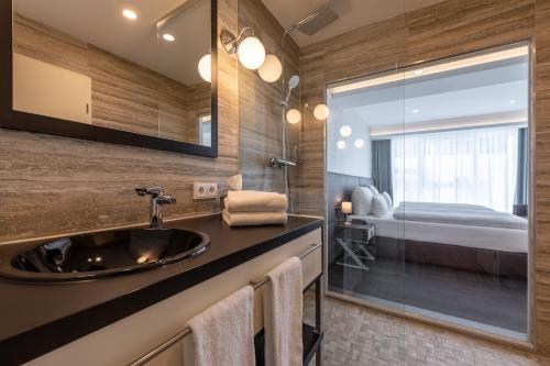 Ванная комната в Trip Inn Conference Hotel & Suites