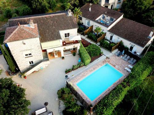 an aerial view of a house with a swimming pool at Gîtes Le Mas du Vieux Chêne in Salavas