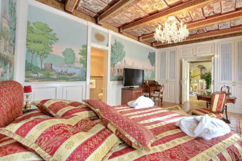 Säng eller sängar i ett rum på Alchymist Prague Castle Suites
