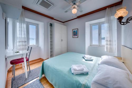 Postel nebo postele na pokoji v ubytování Mira Sea Front Guesthouse