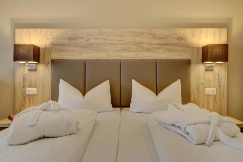 Letto o letti in una camera di Wellnesshotel deine Auszeit, Adults only