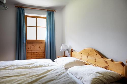 Ліжко або ліжка в номері Berggasthof Trattes