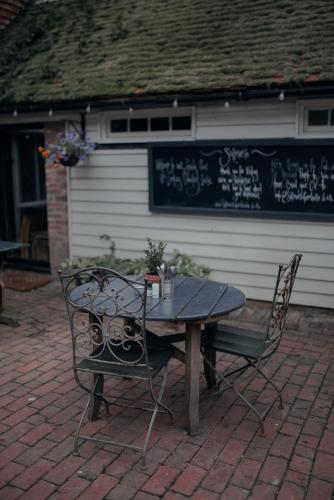 a picnic table and chairs in front of a building at Saltmarsh Farmhouse in West Dean