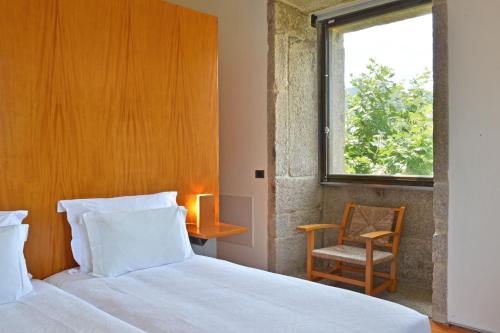 A bed or beds in a room at Pousada Mosteiro de Amares