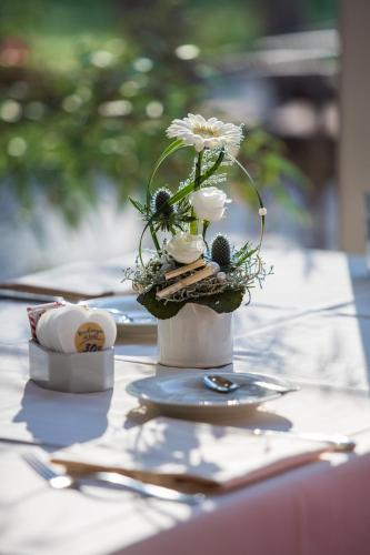a vase filled with white flowers on a table at Tertianum Residenza Al Lido - Appartements & Restaurant in Locarno