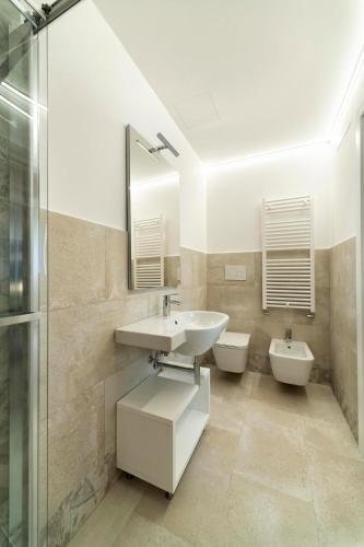 a bathroom with a sink and two toilets at Ca' de la Fonte - WENICE Deep Culture in Venice