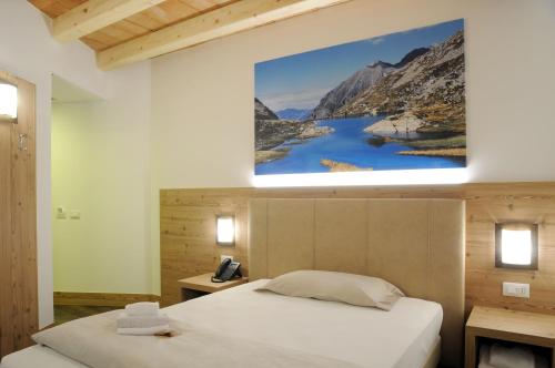 A bed or beds in a room at TOURING HOTEL & SPA