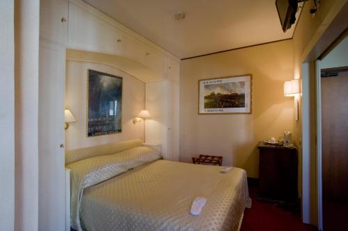 a hotel room with two beds in a room at Hotel Agli Alboretti in Venice
