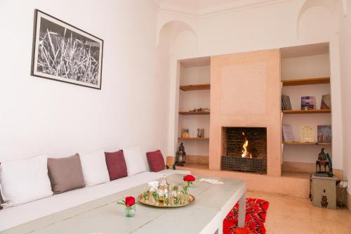 Predel za sedenje v nastanitvi Riad Dar Aicha en Exclusivité