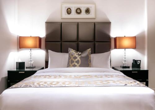 Ένα ή περισσότερα κρεβάτια σε δωμάτιο στο Oak Plaza Suites