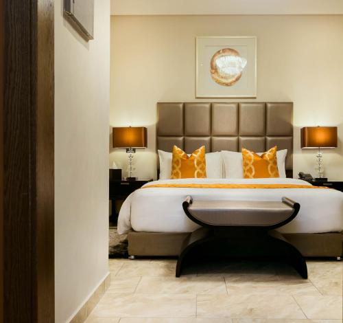 Ένα ή περισσότερα κρεβάτια σε δωμάτιο στο Oak Plaza Suites