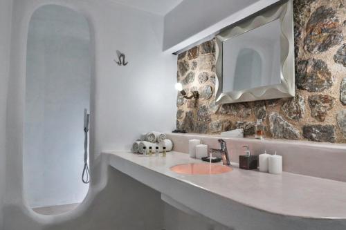 a bathroom with a sink and a mirror at Sakas Residences in Karterados