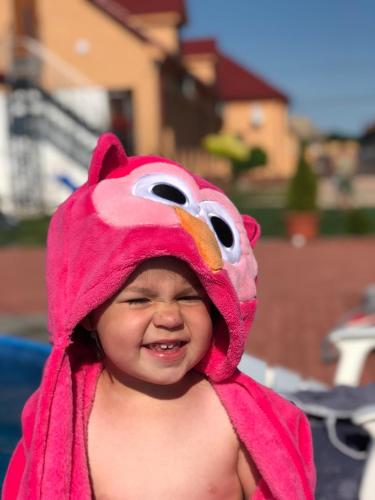 a little girl wearing a pink towel around her head at Vila Mária Rapovce in Rapovce
