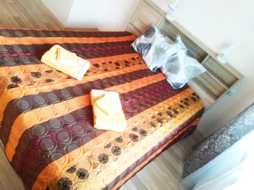 an overhead view of a bed in a room at Couple getaway to a freshly renovated apartment in Pärnu