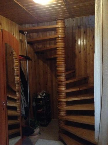 a room with a wooden staircase in a house at Вікторія in Tatariv