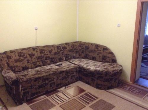 a couch in the corner of a room at Вікторія in Tatariv