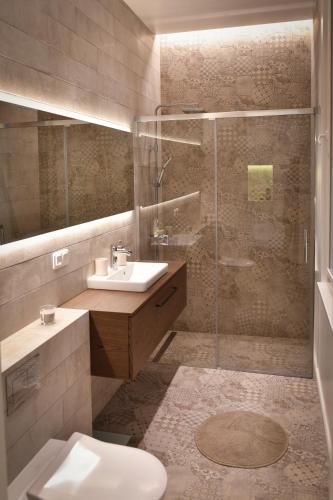 a bathroom with a sink and a shower and a toilet at Luxury Studio next to Monte Carlo in Beausoleil