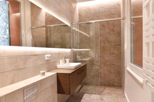 a bathroom with a sink and a shower at Luxury Studio next to Monte Carlo in Beausoleil