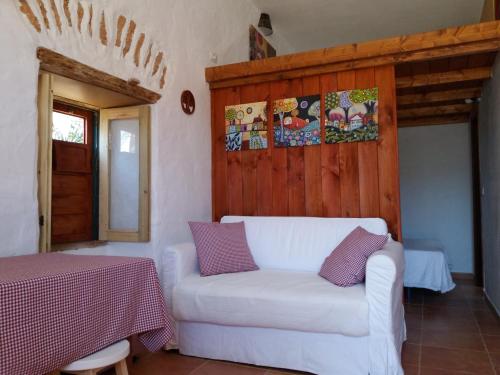 a living room with a white couch and a table at Casita rural Molino de La Corte in Antigua